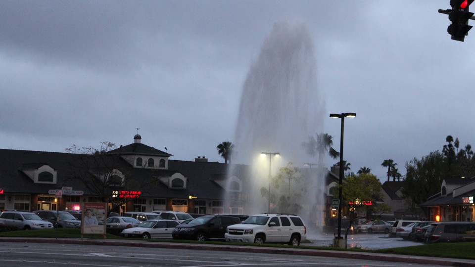 Water Fountain Baker Bear Costa Mesa California 20140228 1750