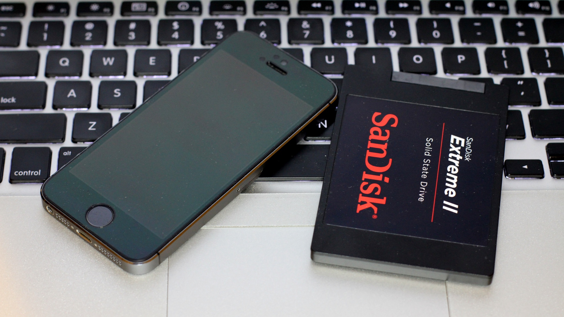 iPhone and SanDisk Extreme II SSD