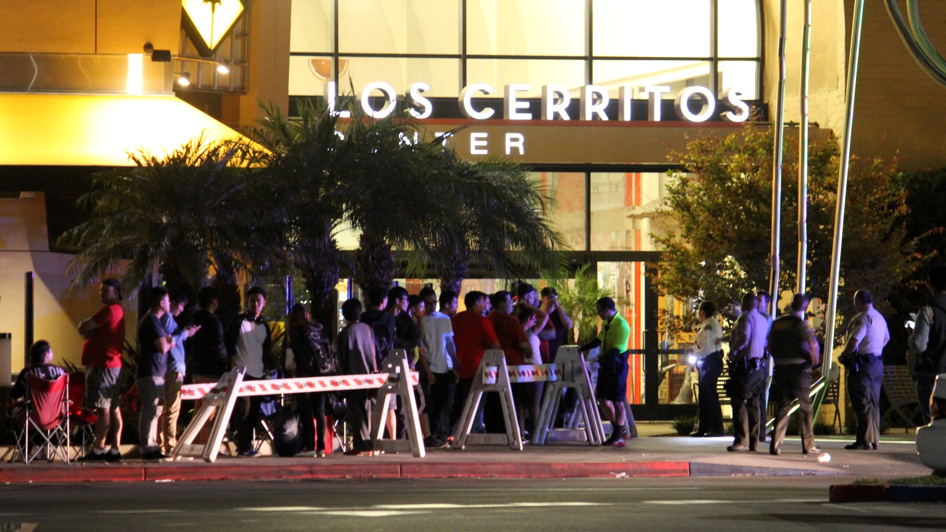 Apple Store Los Cerritos Center, iPhone 6 and iPhone 6 Plus