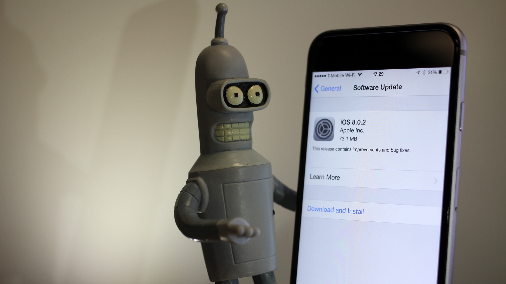 iOS 8.0.2 iPhone 6 and Bender