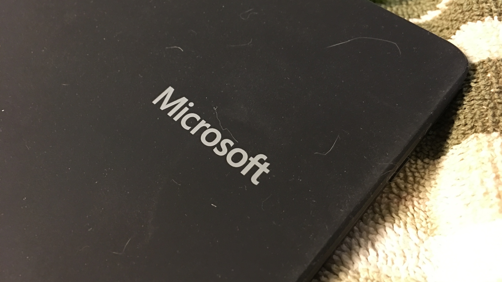 Microsoft Universal Mobile Keyboard attracts dirts